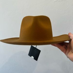 GIGI PIP HAT
ZEPHYR RANCHER - CINNAMON